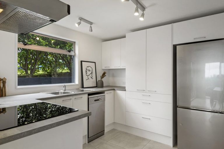 Photo of property in G 01/97 Pupuke Road, Northcote, Auckland, 0627