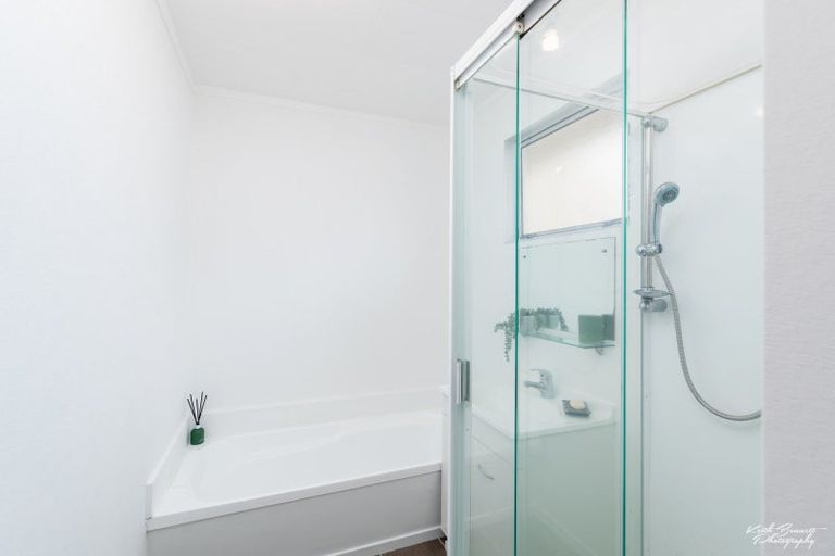 Photo of property in 43 Blueberry Grove, Timberlea, Upper Hutt, 5018