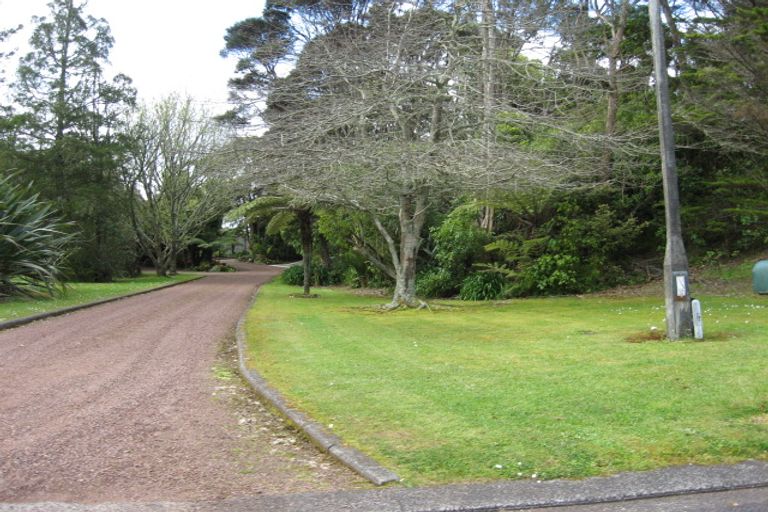 Photo of property in 12 Atarua Gardens, Waiatarua, Auckland, 0604