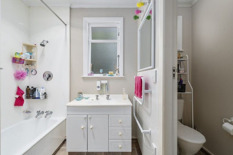 Photo of property in 4 Burfield Place, Awapuni, Palmerston North, 4412