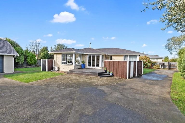 Photo of property in 14 Dunluce Place, Hornby, Christchurch, 8042