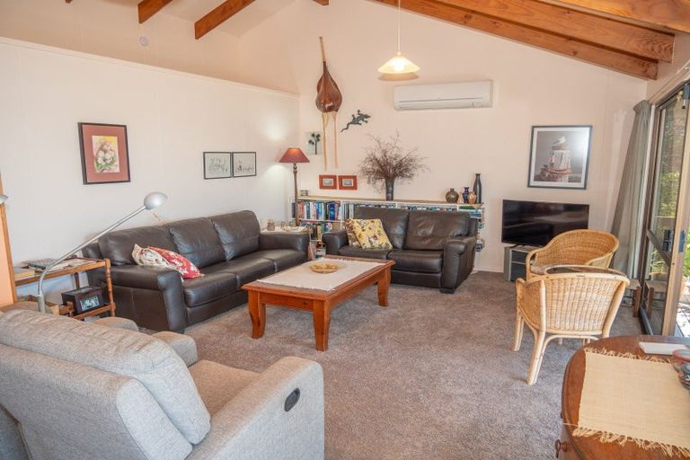 Photo of property in 39 Seaview Road, Cable Bay, 0420