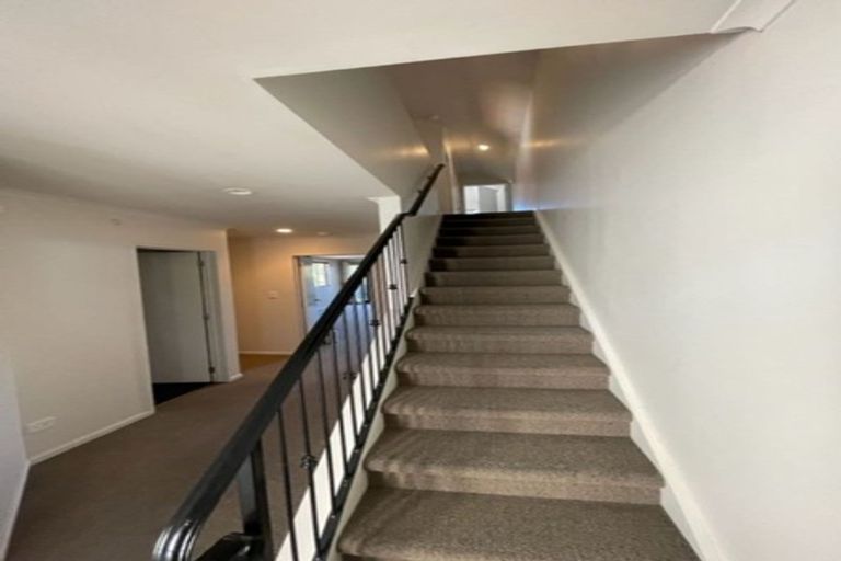 Photo of property in 2/27 Kellaway Drive, East Tamaki, Auckland, 2013