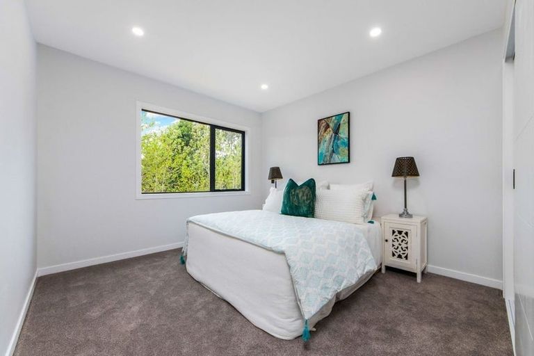 Photo of property in 25 Taipahitini Road, Rosehill, 2113