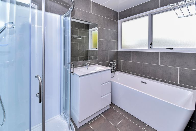 Photo of property in 24 Hyperion Drive, Randwick Park, Auckland, 2105