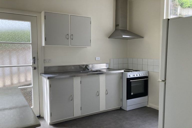 Photo of property in 98a Northland Road, Northland, Wellington, 6012