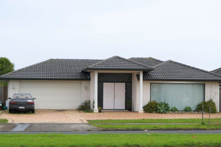 Photo of property in 323 Botany Road, Golflands, Auckland, 2013