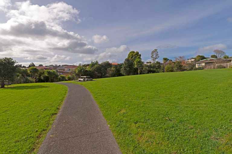 Photo of property in 53 Lavelle Road, Henderson, Auckland, 0612