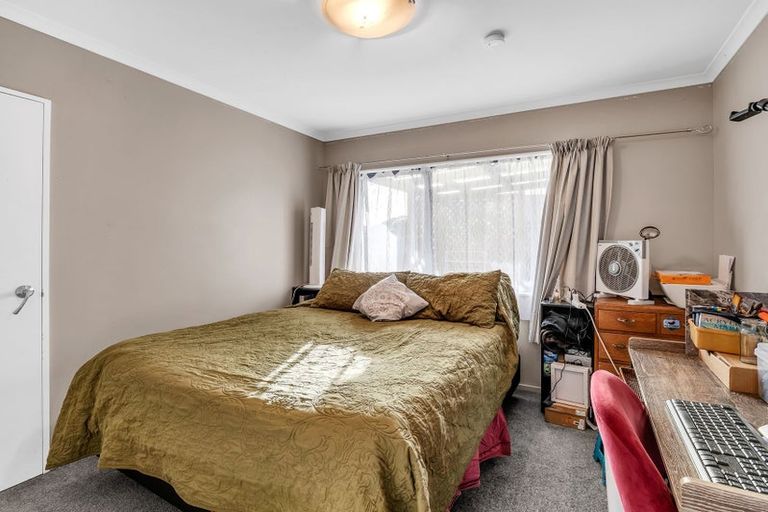 Photo of property in 32 Dahlstrom Grove, Kelvin Grove, Palmerston North, 4414