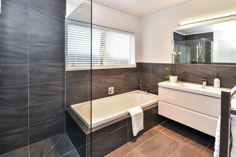 Photo of property in 62 Tington Avenue, Wattle Downs, Auckland, 2103