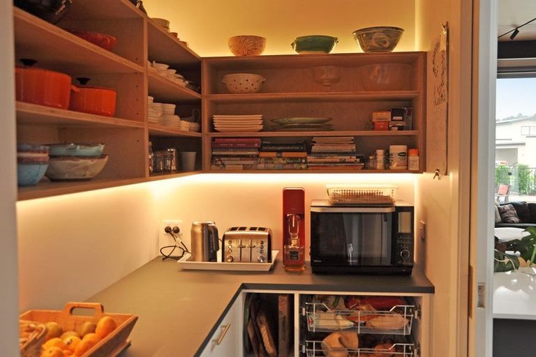 Photo of property in 52 Sandpiper Avenue, Point Wells, 0986