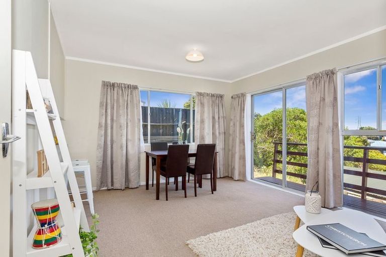 Photo of property in 9 Chetwode Grove, Newlands, Wellington, 6037