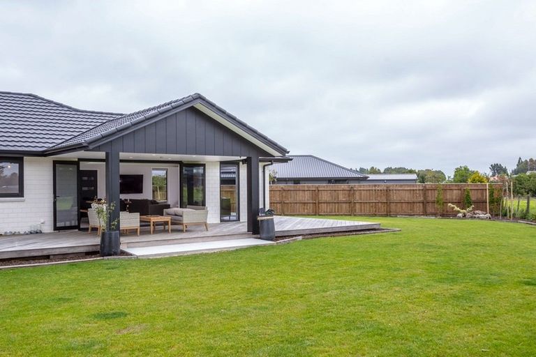 Photo of property in 8 Takahe Drive, Carterton, 5713