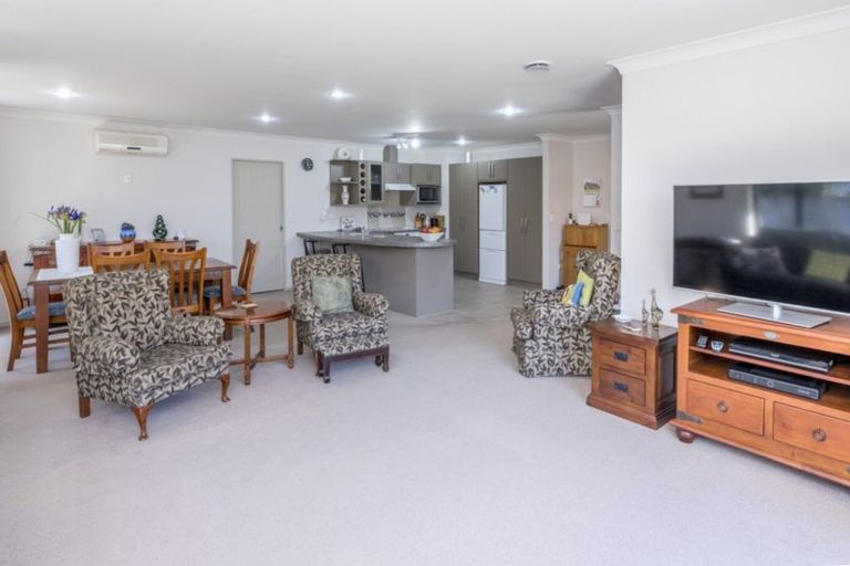 Photo of property in 112a Weraroa Road, Levin, 5510