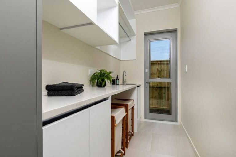 Photo of property in 16 Gilbransen Road, Kumeu, 0810