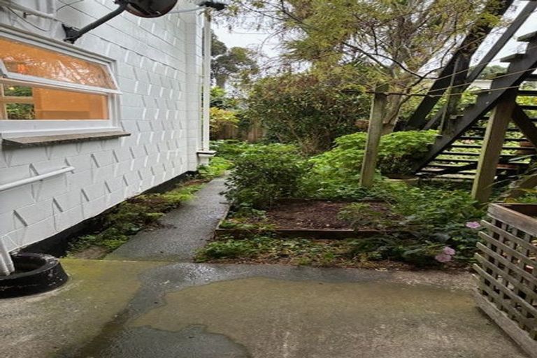 Photo of property in 2/3 Kowhai Street, Eastbourne, Lower Hutt, 5013