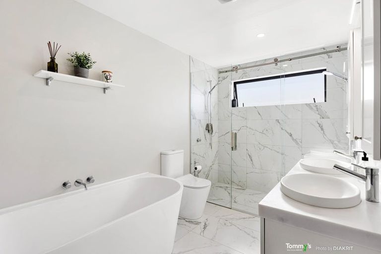 Photo of property in 15 Riroriro Close, Crofton Downs, Wellington, 6035