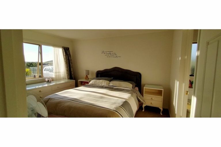 Photo of property in 11a Dawn Place, Waiuku, 2123