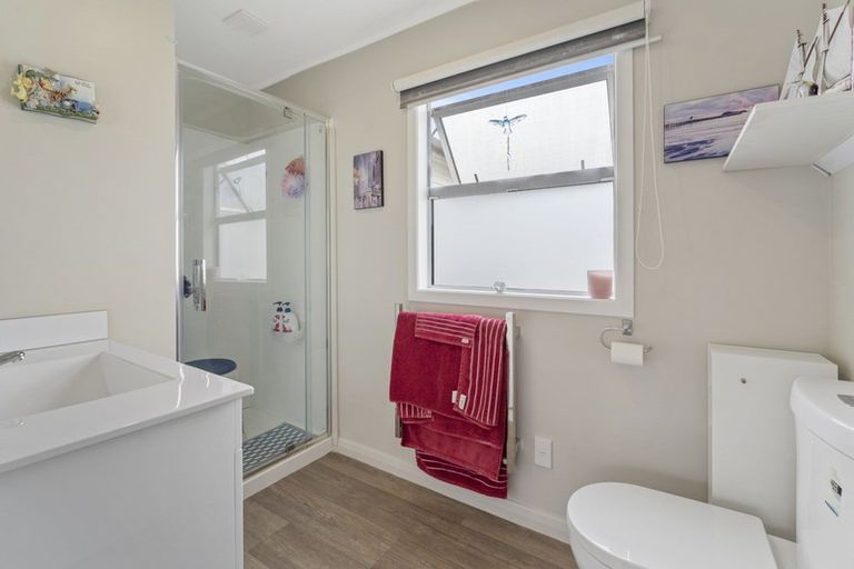 Photo of property in 52 Hinemoa Street, Paraparaumu, 5032