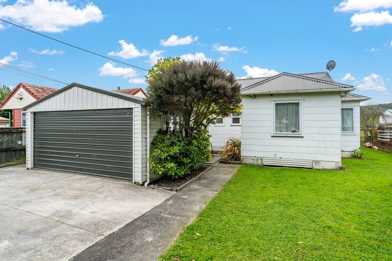 Photo of property in 4 Collett Street, Naenae, Lower Hutt, 5011