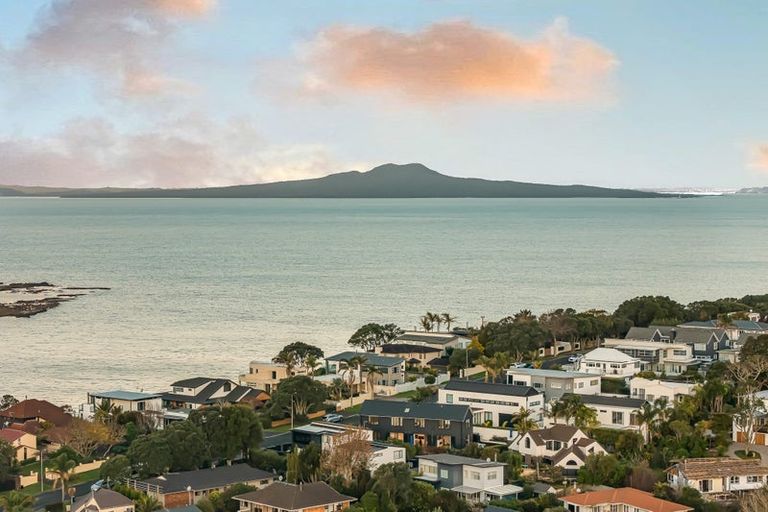 Photo of property in 11 Sharon Road, Waiake, Auckland, 0630