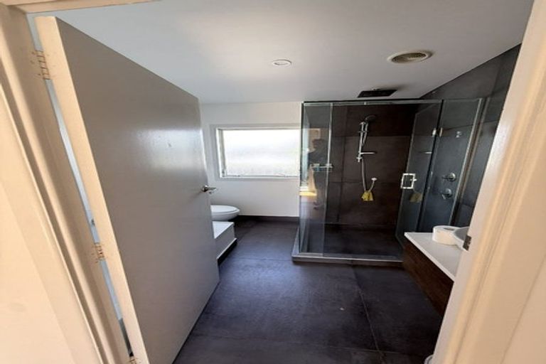 Photo of property in 1/3 Hauraki Crescent, Pinehill, Auckland, 0632