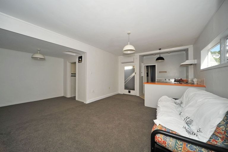 Photo of property in 53 Hawker Street, Mount Victoria, Wellington, 6011