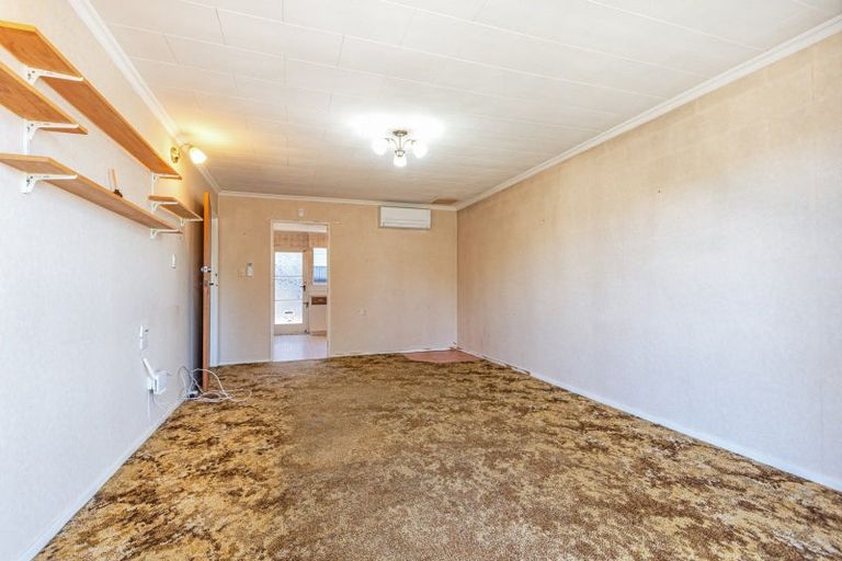 Photo of property in 4 Nikau Street, Takaro, Palmerston North, 4410