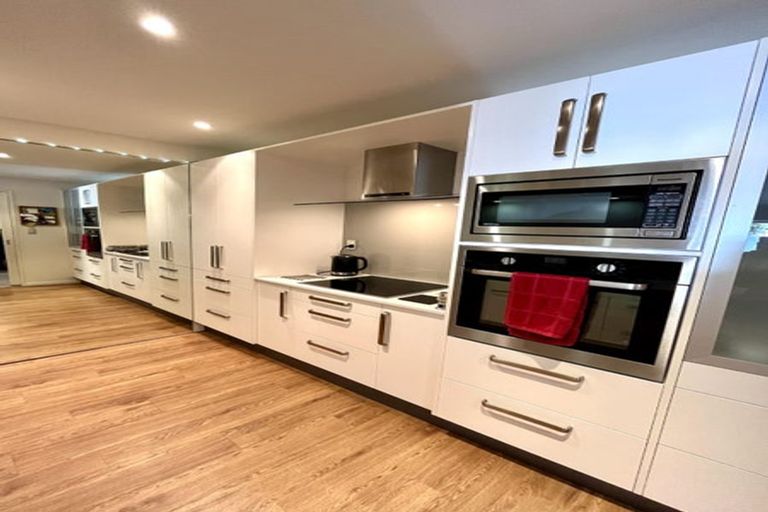 Photo of property in Highwic, 2/32 Hobson Street, Thorndon, Wellington, 6011