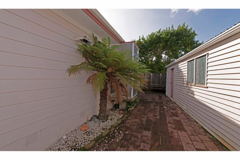 Photo of property in 53 Lavelle Road, Henderson, Auckland, 0612