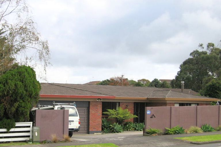 Photo of property in 55 Botany Road, Botany Downs, Auckland, 2010
