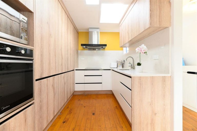 Photo of property in 1/41 Domain Road, Glenfield, Auckland, 0629