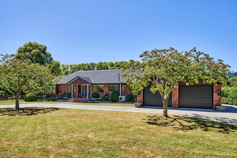 Photo of property in 262b Katherine Mansfield Drive, Whitemans Valley, Upper Hutt, 5371