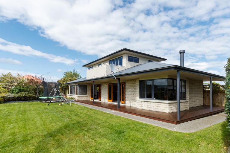 Photo of property in 40 Kilkenny Place, Fitzherbert, Palmerston North, 4410