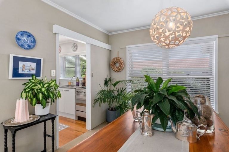 Photo of property in 2/2 Gordon Avenue, Milford, Auckland, 0620