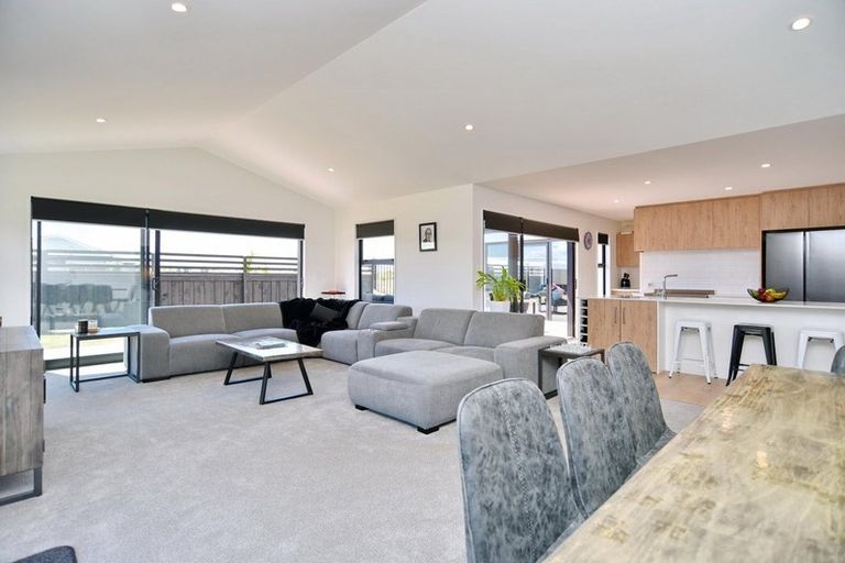 Photo of property in 17 Angus Place, Rangiora, 7400