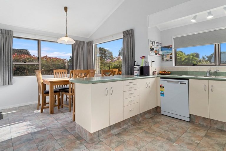 Photo of property in 17 Endeavour Avenue, Welcome Bay, Tauranga, 3112