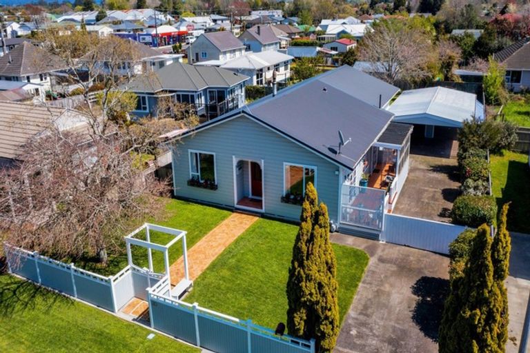 Photo of property in 30 Kahikatea Street, Inglewood, 4330