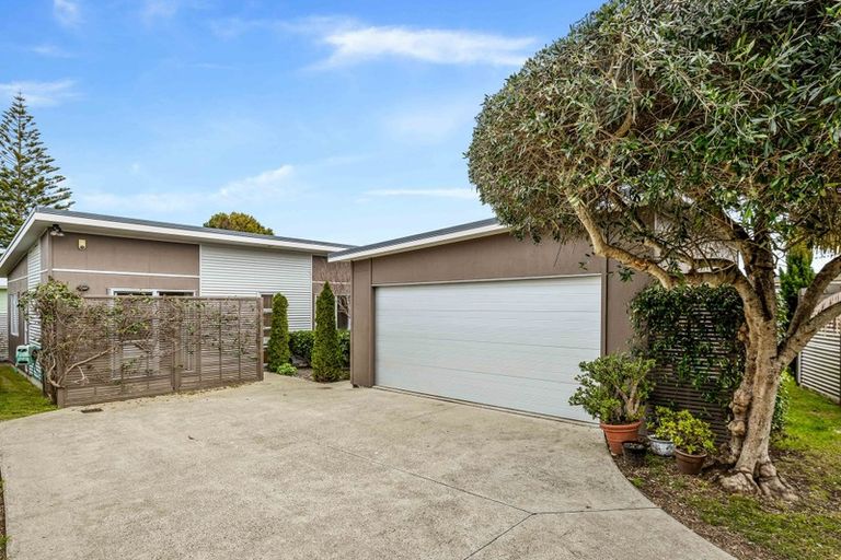 Photo of property in 44a Yeovil Road, Te Atatu Peninsula, Auckland, 0610