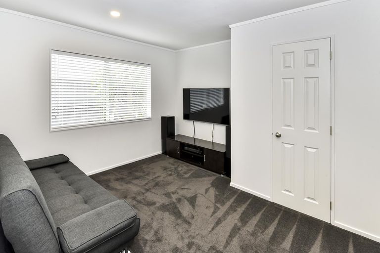 Photo of property in 62 Tington Avenue, Wattle Downs, Auckland, 2103