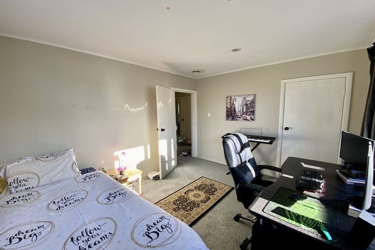 Photo of property in 42 Raroa Terrace, Tawa, Wellington, 5028