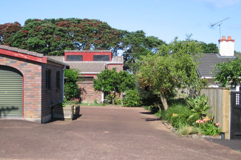 Photo of property in 17 Bangor Street, Point Chevalier, Auckland, 1022