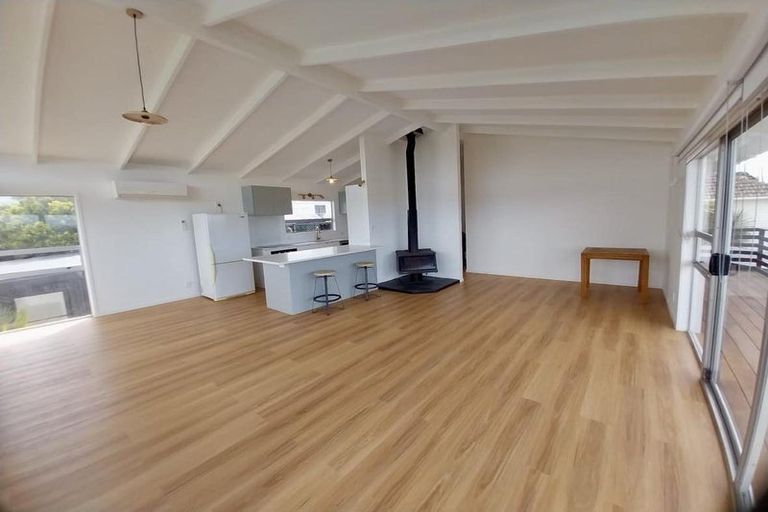 Photo of property in 3 Hartley Terrace, Massey, Auckland, 0614