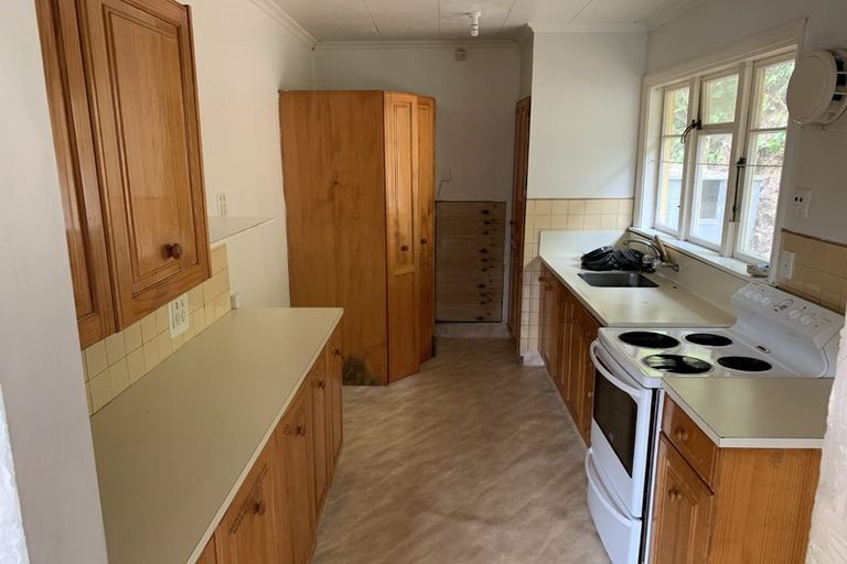 Photo of property in 28 Kopara Grove, Stokes Valley, Lower Hutt, 5019