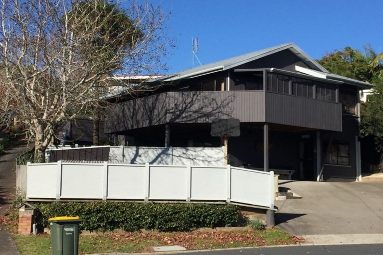 Photo of property in 90 William Bayes Place, Red Beach, 0932