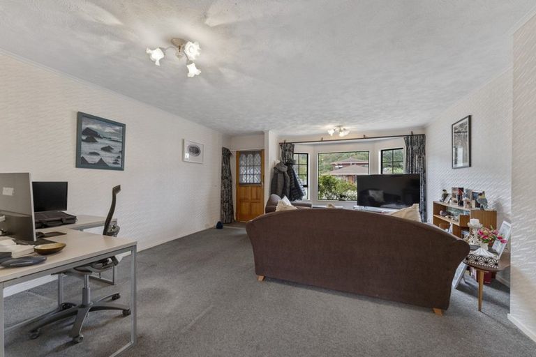 Photo of property in 108 Oxford Street, Tawa, Wellington, 5028