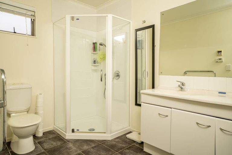 Photo of property in 29 Erlestoke Crescent, Churton Park, Wellington, 6037