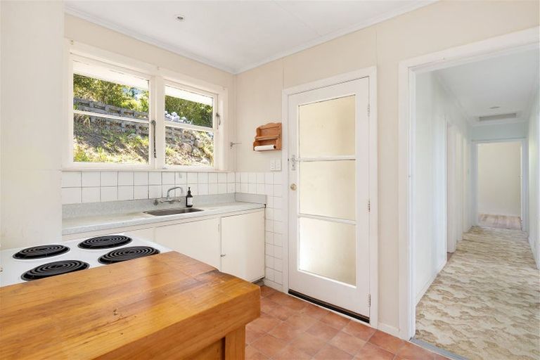 Photo of property in 77 Salford Street, Newlands, Wellington, 6037