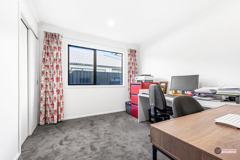 Photo of property in 5 Buddle Road, Wallaceville, Upper Hutt, 5018