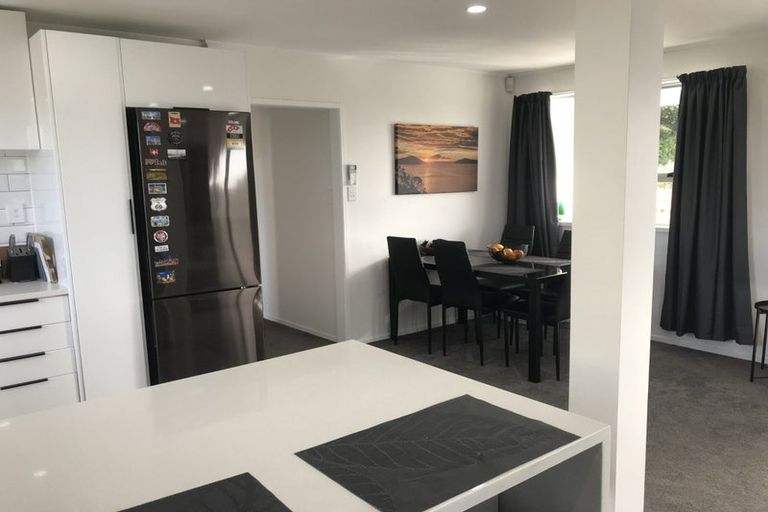 Photo of property in 40 Donovan Avenue, Massey, Auckland, 0614